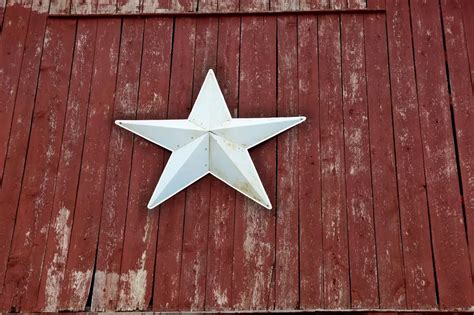 stars on barns meaning